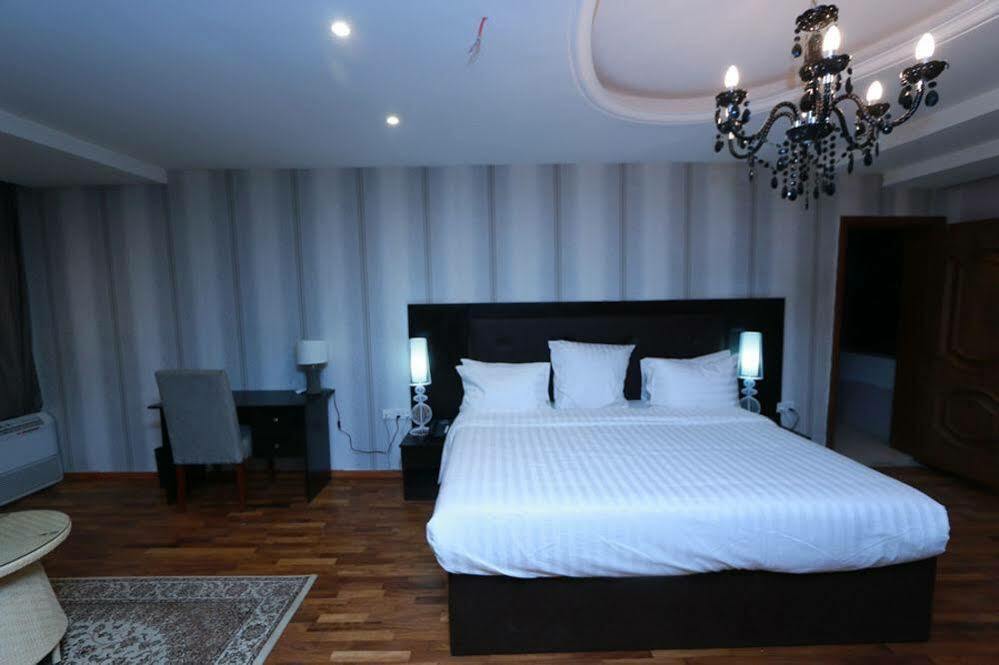 Tivoli Hotel Seafront Ikoyi Aliayabiagba Eksteriør billede